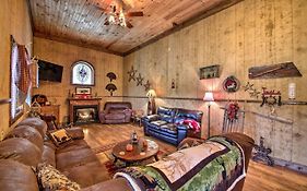 The Bovard Lodge Rustic Cabin Near Ohio River!
